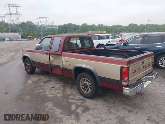 1993 Dodge Dakota с VIN 1B7FL23X9PS212576, выставлен на аукционе IAAI как лот 42389256 с пробегом 181 924 миль миль и . История ставок и продаж доступна на DreamBid. Изображение 3.