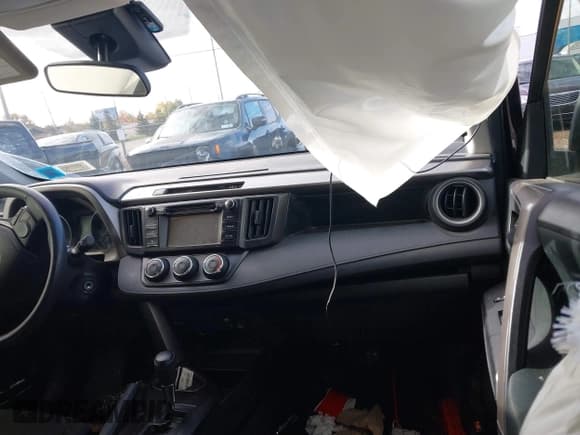 ✅ 2018 Toyota RAV4 LE • VIN: JTMBFREV8JJ729942 • Lot: 43557394. Listed on IAAI with 108,053 mi. Free auction sales archive from the USA and detailed vehicle history report at DreamBid. Image 5.