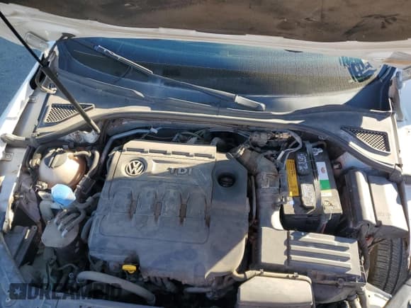 ✅ 2015 Volkswagen Passat SE • VIN: 1VWBV7A33FC098151 • Lot: 87010015. Listed on Copart with 95,507 mi. Free auction sales archive from the USA and detailed vehicle history report at DreamBid. Image 11.