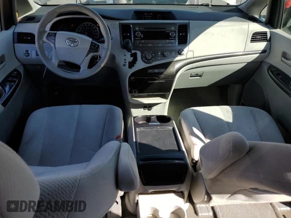 ✅ 2011 Toyota Sienna LE • VIN: 5TDKK3DC2BS137854 • Lot: 90402265. Wystawiony na Copart z przebiegiem 202 113 mil. Bezpłatny archiwum sprzedaży aukcyjnych z USA i szczegółowy raport historii pojazdu na DreamBid. Zdjęcie 8.