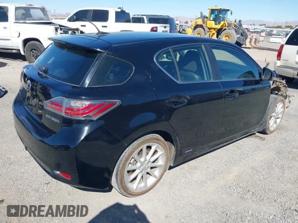 ✅ 2012 Lexus CT 200h Premium • VIN: JTHKD5BHXC2065362 • Lot: 43389385. Wystawiony na IAAI z przebiegiem Nie podano. Bezpłatny archiwum sprzedaży aukcyjnych z USA i szczegółowy raport historii pojazdu na DreamBid. Zdjęcie 4.