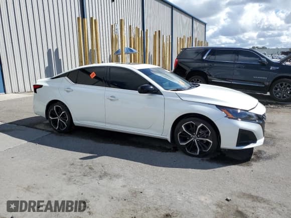 ✅ 2023 Nissan Altima SR • VIN: 1N4BL4CV1PN341649 • Лот: 86877575. Опубликован ранее на Copart с пробегом 37 368 миль. Бесплатный доступ к архиву аукционных продаж из США и подробный отчёт об истории автомобиля на DreamBid. Изображение 1.