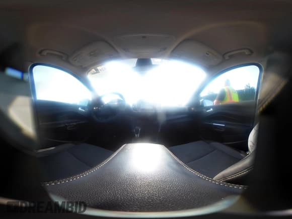 ✅ 2019 Ford Escape SE • VIN: 1FMCU9GD8KUA66253 • Lot: 42476743. Wystawiony na IAAI z przebiegiem 136 780 mil. Bezpłatny archiwum sprzedaży aukcyjnych z USA i szczegółowy raport historii pojazdu na DreamBid. Zdjęcie 20.