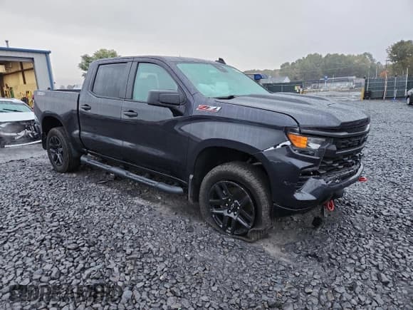 ✅ 2022 Chevrolet Silverado 1500 Custom Trail Boss • VIN: 3GCPDCEK5NG566222 • Lot: 85737375. Wystawiony na Copart z przebiegiem 21 335 mil. Bezpłatny archiwum sprzedaży aukcyjnych z USA i szczegółowy raport historii pojazdu na DreamBid. Zdjęcie 4.