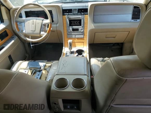 ✅ 2007 Lincoln Navigator • VIN: 5LMFU27567LJ16638 • Lot: 69961075. Wystawiony na Copart z przebiegiem 363 269 mil. Bezpłatny archiwum sprzedaży aukcyjnych z USA i szczegółowy raport historii pojazdu na DreamBid. Zdjęcie 8.