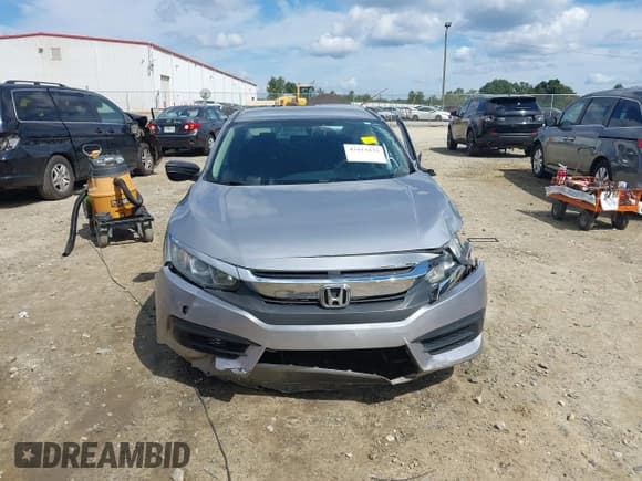 ✅ 2018 Honda Civic LX • VIN: 2HGFC2F5XJH517448 • Lot: 43413433. Wystawiony na IAAI z przebiegiem 86 931 mil. Bezpłatny archiwum sprzedaży aukcyjnych z USA i szczegółowy raport historii pojazdu na DreamBid. Zdjęcie 12.