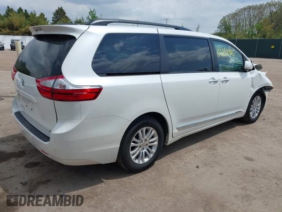 ✅ 2017 Toyota Sienna XLE Auto Access Seat • VIN: 5TDYZ3DC4HS815406 • Lot: 42252925. Listed on IAAI with 71,058 mi. Free auction sales archive from the USA and detailed vehicle history report at DreamBid. Image 4.