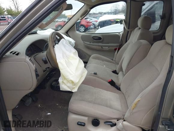 ✅ 2003 Ford F-150 XL • VIN: 2FTRX17L13CA34390 • Лот: 41869497. Опубликован ранее на IAAI с пробегом 114 221 миль. Бесплатный доступ к архиву аукционных продаж из США и подробный отчёт об истории автомобиля на DreamBid. Изображение 5.