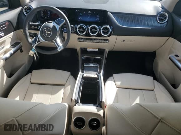 ✅ 2025 Mercedes-Benz GLA 250 • VIN: W1N4N4HB8SJ693230 • Лот: 68119815. Опубликован ранее на Copart с пробегом 7 610 миль. Бесплатный доступ к архиву аукционных продаж из США и подробный отчёт об истории автомобиля на DreamBid. Изображение 8.