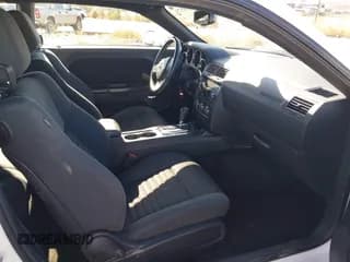 ✅ 2013 Dodge Challenger SXT • VIN: 2C3CDYAGXDH530476 • Lot: 41305751. Wystawiony na IAAI z przebiegiem Nie podano. Bezpłatny archiwum sprzedaży aukcyjnych z USA i szczegółowy raport historii pojazdu na DreamBid. Zdjęcie 5.