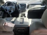 ✅ 2019 Chevrolet Suburban LT • VIN: 1GNSKHKC7KR355116 • Lot: 77168814. Wystawiony na Copart z przebiegiem 81 257 mil. Bezpłatny archiwum sprzedaży aukcyjnych z USA i szczegółowy raport historii pojazdu na DreamBid. Zdjęcie 8.