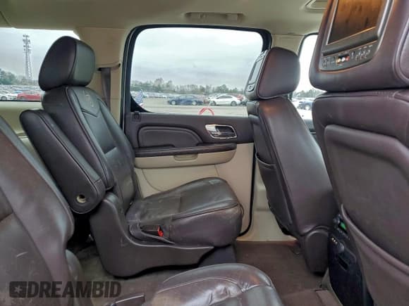 ✅ 2011 Cadillac Escalade ESV Platinum Edition • VIN: 1GYS4KEF0BR225615 • Lot: 93922705. Listed on Copart with 261,834 mi. Free auction sales archive from the USA and detailed vehicle history report at DreamBid. Image 11.