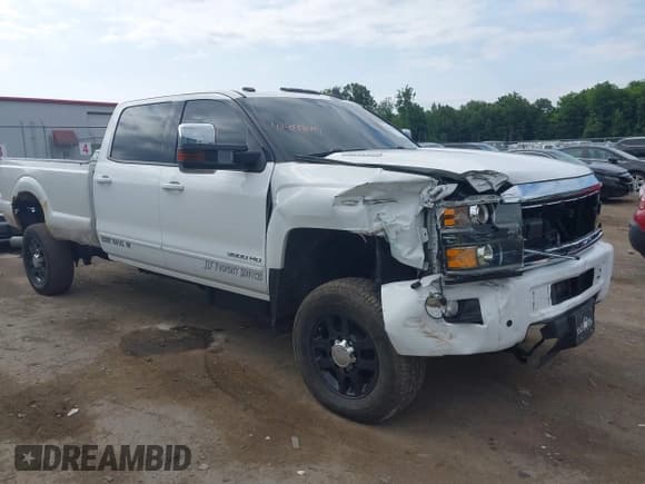 ✅ 2015 Chevrolet Silverado 2500HD LT • VIN: 1GC1KVE85FF611982 • Lot: 42755814. Listed on IAAI with 130,712 mi. Free auction sales archive from the USA and detailed vehicle history report at DreamBid. Image 1.