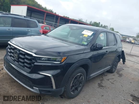 ✅ 2023 Honda Pilot EX-L • VIN: 5FNYG1H41PB045908 • Lot: 43286559. Listed on IAAI with 32,146 mi. Free auction sales archive from the USA and detailed vehicle history report at DreamBid. Image 2.