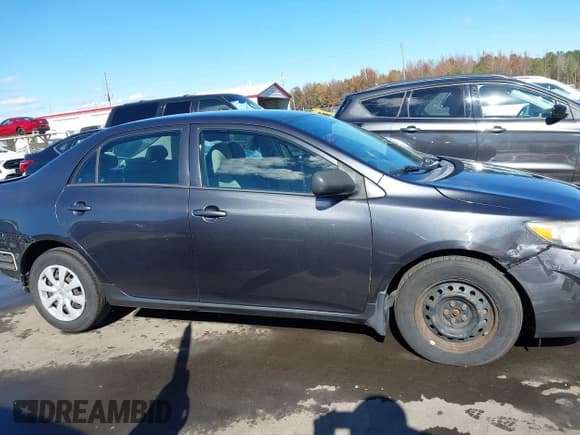 ✅ 2010 Toyota Corolla • VIN: 1NXBU4EE1AZ218530 • Lot: 43656903. Wystawiony na IAAI z przebiegiem 219 344 mil. Bezpłatny archiwum sprzedaży aukcyjnych z USA i szczegółowy raport historii pojazdu na DreamBid. Zdjęcie 14.