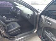 ✅ 2013 Dodge Charger RT Plus • VIN: 2C3CDXDT1DH572005 • Lot: 43119955. Wystawiony na IAAI z przebiegiem 161 679 mil. Bezpłatny archiwum sprzedaży aukcyjnych z USA i szczegółowy raport historii pojazdu na DreamBid. Zdjęcie 5.