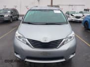 ✅ 2014 Toyota Sienna LE AAS • VIN: 5TDKK3DC5ES503410 • Лот: 43661128. Опубликован ранее на IAAI с пробегом 84 262 миль. Бесплатный доступ к архиву аукционных продаж из США и подробный отчёт об истории автомобиля на DreamBid. Изображение 13.