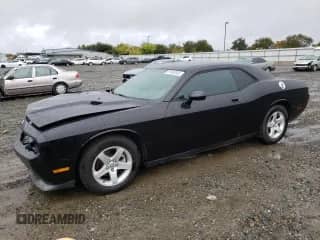 2010 Dodge Challenger SE z VIN 2B3CJ4DV9AH131157, wystawiony jako Copart lot #81994945 z przebiegiem 109 964 mil mil oraz Szkoda całkowita • Salvage title. Historia ofert i sprzedaży dostępna na DreamBid. Obrazek 1.