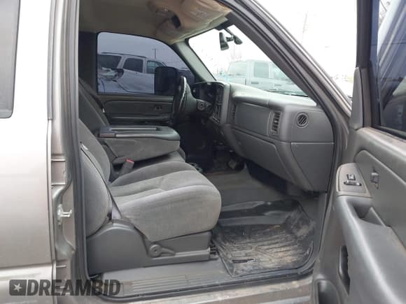 ✅ 2007 Chevrolet Silverado 2500HD LT1 • VIN: 1GCHK23D77F130386 • Lot: 42109924. Wystawiony na IAAI z przebiegiem 137 741 mil. Bezpłatny archiwum sprzedaży aukcyjnych z USA i szczegółowy raport historii pojazdu na DreamBid. Zdjęcie 5.