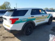 ✅ 2022 Ford Police Interceptor Utility • VIN: 1FM5K8AB2NGA02664 • Lot: 40499840. Wystawiony na IAAI z przebiegiem 7 067 mil. Bezpłatny archiwum sprzedaży aukcyjnych z USA i szczegółowy raport historii pojazdu na DreamBid. Zdjęcie 4.