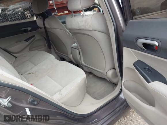 ✅ 2010 Honda Civic LX • VIN: 2HGFA1F51AH576405 • Lot: 43687604. Wystawiony na IAAI z przebiegiem 183 704 mil. Bezpłatny archiwum sprzedaży aukcyjnych z USA i szczegółowy raport historii pojazdu na DreamBid. Zdjęcie 8.