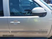 ✅ 2013 Chevrolet Tahoe LT • VIN: 1GNSCBE02DR341400 • Lot: 42925386. Wystawiony na IAAI z przebiegiem 242 739 mil. Bezpłatny archiwum sprzedaży aukcyjnych z USA i szczegółowy raport historii pojazdu na DreamBid. Zdjęcie 13.