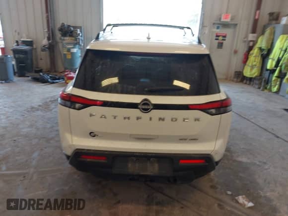 2022 Nissan Pathfinder SV z VIN 5N1DR3BD7NC234940, wystawiony jako IAAI lot #42806846 z przebiegiem 119 082 mil mil oraz . Historia ofert i sprzedaży dostępna na DreamBid. Obrazek 16.