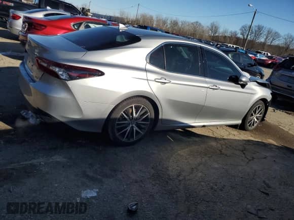 2022 Toyota Camry XLE with VIN 4T1F11AK0NU031516, listed as a Copart auction lot 88555025 with 51,712 mi miles and Salvage title. Bid and sale history available at DreamBid. Image 3.