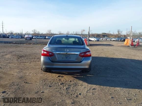 ✅ 2018 Nissan Altima SL • VIN: 1N4AL3AP4JC244524 • Lot: 43740058. Listed on IAAI with 95,833 mi. Free auction sales archive from the USA and detailed vehicle history report at DreamBid. Image 16.