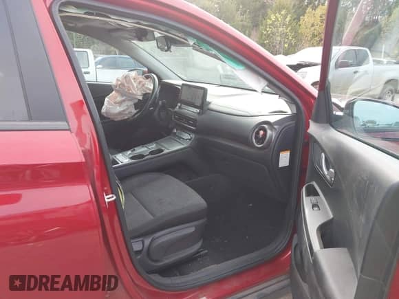 2023 Hyundai Kona SEL z VIN KM8K33AG8PU190593, wystawiony jako IAAI lot #43593572 z przebiegiem Nie podano mil oraz . Historia ofert i sprzedaży dostępna na DreamBid. Obrazek 5.