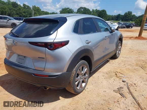 ✅ 2021 Mazda CX-30 Select • VIN: 3MVDMABL6MM246104 • Lot: 43014314. Wystawiony na IAAI z przebiegiem 120 619 mil. Bezpłatny archiwum sprzedaży aukcyjnych z USA i szczegółowy raport historii pojazdu na DreamBid. Zdjęcie 4.