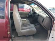 ✅ 2002 Dodge Dakota SLT • VIN: 1B7GL42X32S658975 • Lot: 43519572. Wystawiony na IAAI z przebiegiem 199 837 mil. Bezpłatny archiwum sprzedaży aukcyjnych z USA i szczegółowy raport historii pojazdu na DreamBid. Zdjęcie 5.