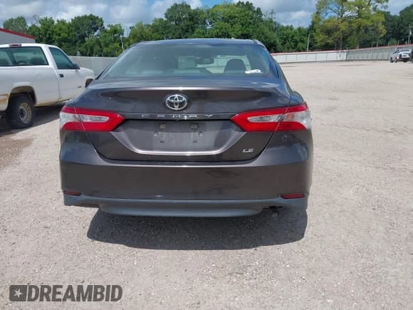 ✅ 2018 Toyota Camry LE • VIN: 4T1B11HK7JU030751 • Lot: 42744425. Wystawiony na IAAI z przebiegiem 100 122 mil. Bezpłatny archiwum sprzedaży aukcyjnych z USA i szczegółowy raport historii pojazdu na DreamBid. Zdjęcie 16.