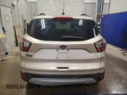 ✅ 2017 Ford Escape SE • VIN: 1FMCU9GD4HUA86783 • Lot: 89681645. Wystawiony na Copart z przebiegiem 132 467 mil. Bezpłatny archiwum sprzedaży aukcyjnych z USA i szczegółowy raport historii pojazdu na DreamBid. Zdjęcie 6.