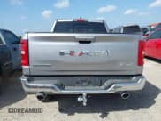 ✅ 2025 Ram 1500 Laramie • VIN: 1C6SRFJP9SN589351 • Лот: 42683602. Опубликован ранее на IAAI с пробегом 27 497 миль. Бесплатный доступ к архиву аукционных продаж из США и подробный отчёт об истории автомобиля на DreamBid. Изображение 17.