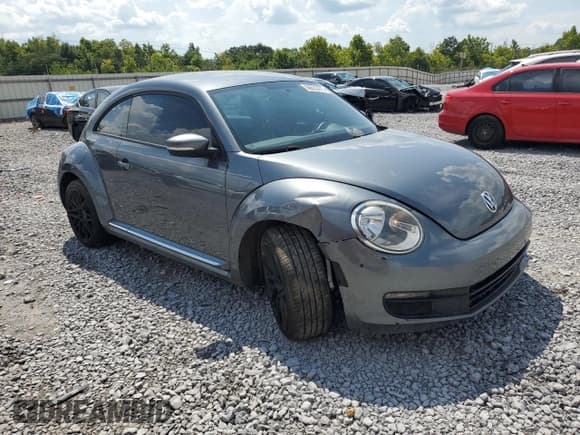 ✅ 2013 Volkswagen Beetle 2.5L • VIN: 3VWHX7AT0DM661415 • Lot: 66670475. Wystawiony na Copart z przebiegiem 136 878 mil. Bezpłatny archiwum sprzedaży aukcyjnych z USA i szczegółowy raport historii pojazdu na DreamBid. Zdjęcie 4.