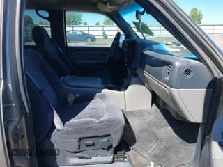 ✅ 2000 Chevrolet Suburban LT • VIN: 3GNFK16T7YG212341 • Лот: 39408946. Опубликован ранее на IAAI с пробегом 229 573 миль. Бесплатный доступ к архиву аукционных продаж из США и подробный отчёт об истории автомобиля на DreamBid. Изображение 5.