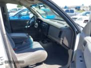 ✅ 2003 Dodge Dakota SLT • VIN: 1D7HL48X73S126440 • Lot: 42330513. Wystawiony na IAAI z przebiegiem 223 959 mil. Bezpłatny archiwum sprzedaży aukcyjnych z USA i szczegółowy raport historii pojazdu na DreamBid. Zdjęcie 5.