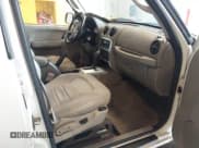 ✅ 2004 Jeep Liberty Limited • VIN: 1J8GL58K94W219611 • Lot: 43419568. Wystawiony na IAAI z przebiegiem 158 006 mil. Bezpłatny archiwum sprzedaży aukcyjnych z USA i szczegółowy raport historii pojazdu na DreamBid. Zdjęcie 5.