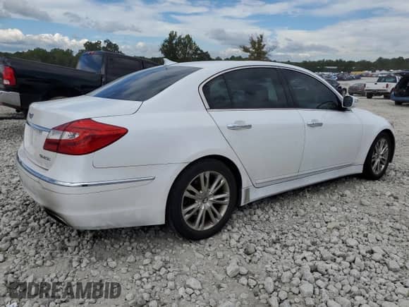 2013 Hyundai Genesis 3.8L z VIN KMHGC4DD1DU258273, wystawiony jako Copart lot #73661284 z przebiegiem 124 843 mil mil oraz Szkoda całkowita • Salvage title. Historia ofert i sprzedaży dostępna na DreamBid. Obrazek 3.