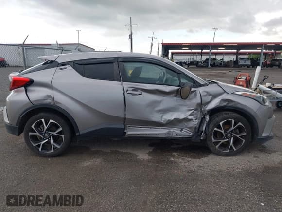 ✅ 2018 Toyota C-HR XLE • VIN: NMTKHMBX9JR057555 • Lot: 42775930. Wystawiony na IAAI z przebiegiem 82 336 mil. Bezpłatny archiwum sprzedaży aukcyjnych z USA i szczegółowy raport historii pojazdu na DreamBid. Zdjęcie 13.