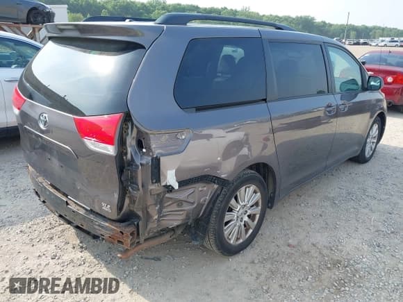 ✅ 2011 Toyota Sienna XLE • VIN: 5TDDK3DCXBS005806 • Lot: 42453958. Listed on IAAI with 174,579 mi. Free auction sales archive from the USA and detailed vehicle history report at DreamBid. Image 4.