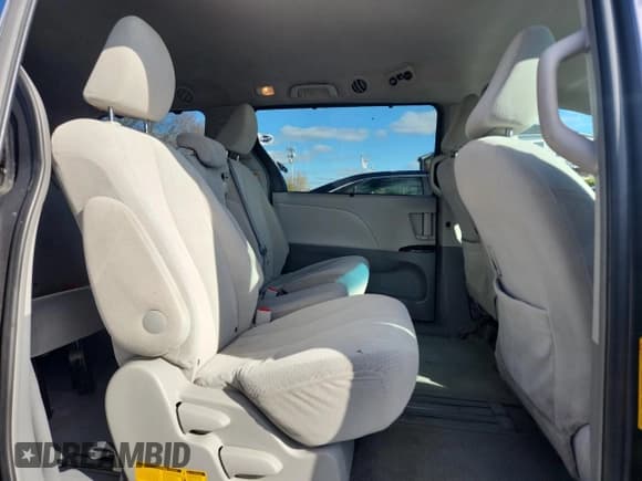 ✅ 2011 Toyota Sienna LE • VIN: 5TDKK3DC6BS062625 • Лот: 92324525. Опубликован ранее на Copart с пробегом 136 819 миль. Бесплатный доступ к архиву аукционных продаж из США и подробный отчёт об истории автомобиля на DreamBid. Изображение 11.