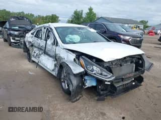 2018 Hyundai Sonata SEL с VIN 5NPE34AFXJH654502, выставлен на аукционе IAAI как лот 43059396 с пробегом 77 653 миль миль и . История ставок и продаж доступна на DreamBid. Изображение 1.