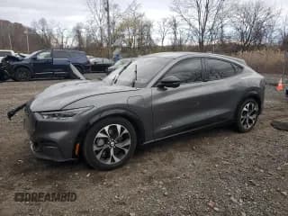 ✅ 2023 Ford Mustang Mach-E Premium • VIN: 3FMTK3SU8PMA78327 • Lot: 92838625. Wystawiony na Copart z przebiegiem Nie podano. Bezpłatny archiwum sprzedaży aukcyjnych z USA i szczegółowy raport historii pojazdu na DreamBid. Zdjęcie 1.