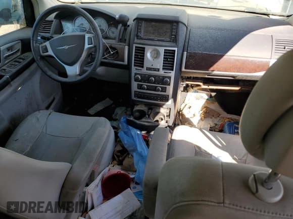 ✅ 2010 Chrysler Town & Country Touring Plus • VIN: 2A4RR8DX7AR481093 • Lot: 85400155. Wystawiony na Copart z przebiegiem 163 049 mil. Bezpłatny archiwum sprzedaży aukcyjnych z USA i szczegółowy raport historii pojazdu na DreamBid. Zdjęcie 8.