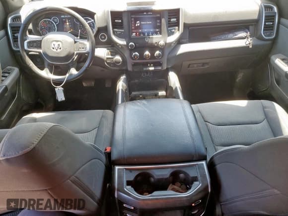 ✅ 2021 Ram 1500 Big Horn • VIN: 1C6RREBG5MN575084 • Lot: 63042815. Wystawiony na Copart z przebiegiem 63 169 mil. Bezpłatny archiwum sprzedaży aukcyjnych z USA i szczegółowy raport historii pojazdu na DreamBid. Zdjęcie 8.