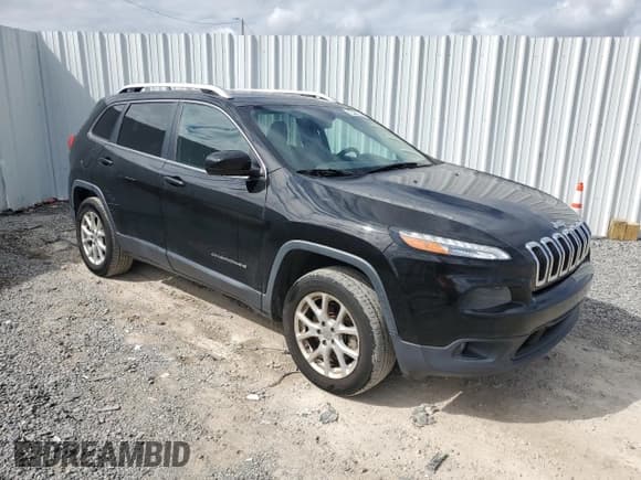 ✅ 2017 Jeep Cherokee Latitude • VIN: 1C4PJMCB0HW612904 • Лот: 84914095. Опубликован ранее на Copart с пробегом 101 304 миль. Бесплатный доступ к архиву аукционных продаж из США и подробный отчёт об истории автомобиля на DreamBid. Изображение 4.