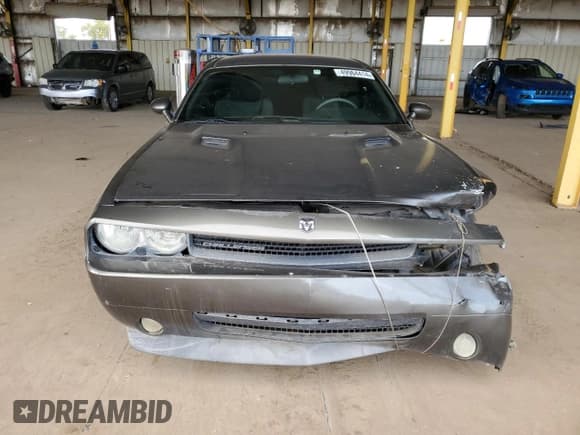 ✅ 2009 Dodge Challenger SE • VIN: 2B3LJ44V79H522769 • Lot: 49964414. Wystawiony na Copart z przebiegiem 193 953 mil. Bezpłatny archiwum sprzedaży aukcyjnych z USA i szczegółowy raport historii pojazdu na DreamBid. Zdjęcie 5.