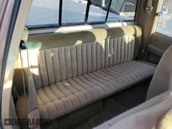 ✅ 1994 Chevrolet Silverado 1500 • VIN: 2GCEC19H3R1164159 • Lot: 84582515. Wystawiony na Copart z przebiegiem 177 437 mil. Bezpłatny archiwum sprzedaży aukcyjnych z USA i szczegółowy raport historii pojazdu na DreamBid. Zdjęcie 10.